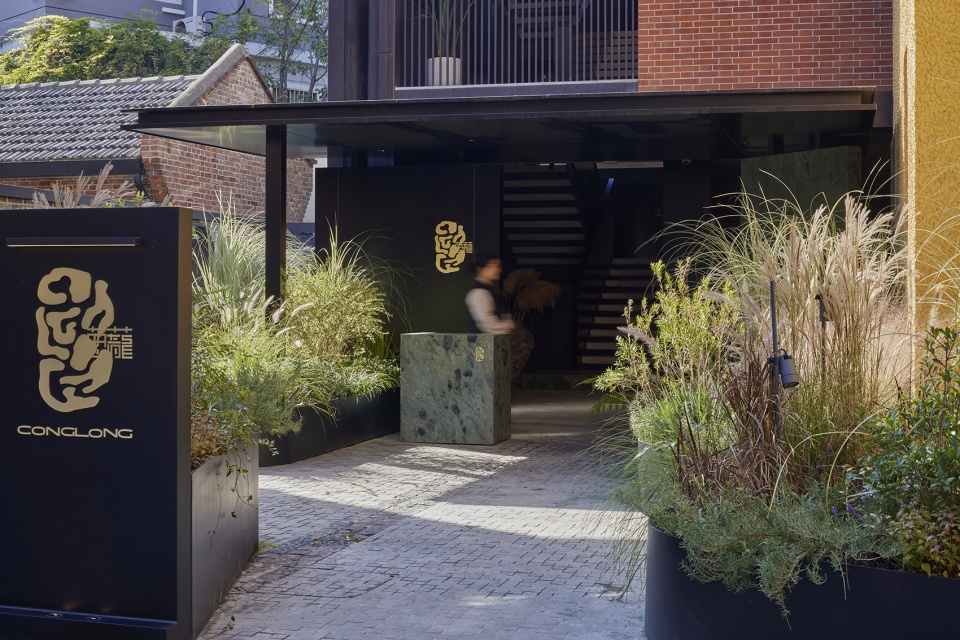 conglong restaurant by studio8 architects