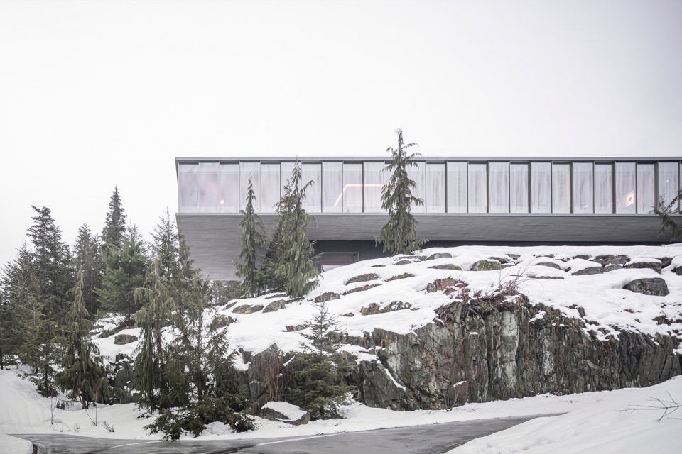 Flag House by Studio Mk27