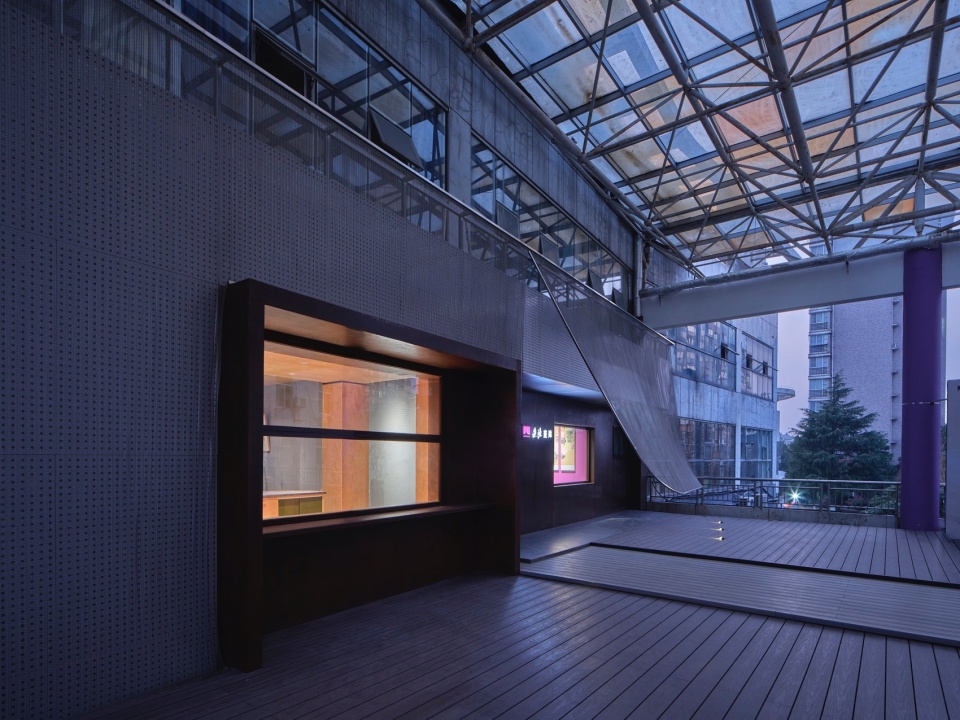 入口立面夜景,entrance facade night view©吕博