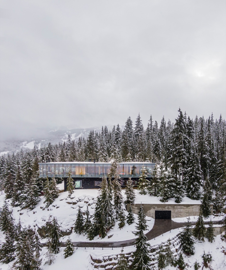 Flag House by Studio Mk27