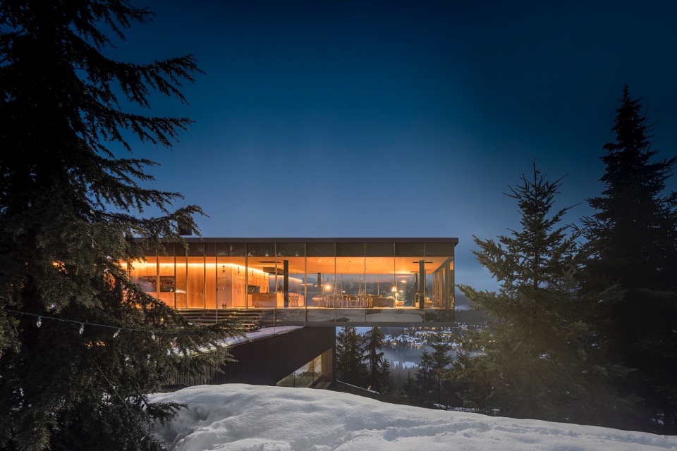 Flag House by Studio Mk27