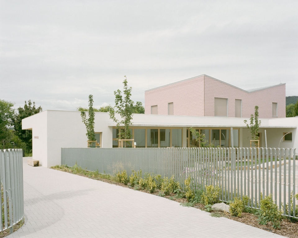 Children s Grove on the hill by Archikon Architects