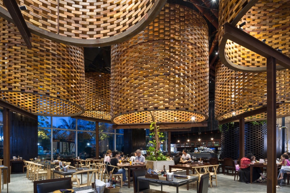 pizza 4ps restaurant landmark 72 by oddo architects