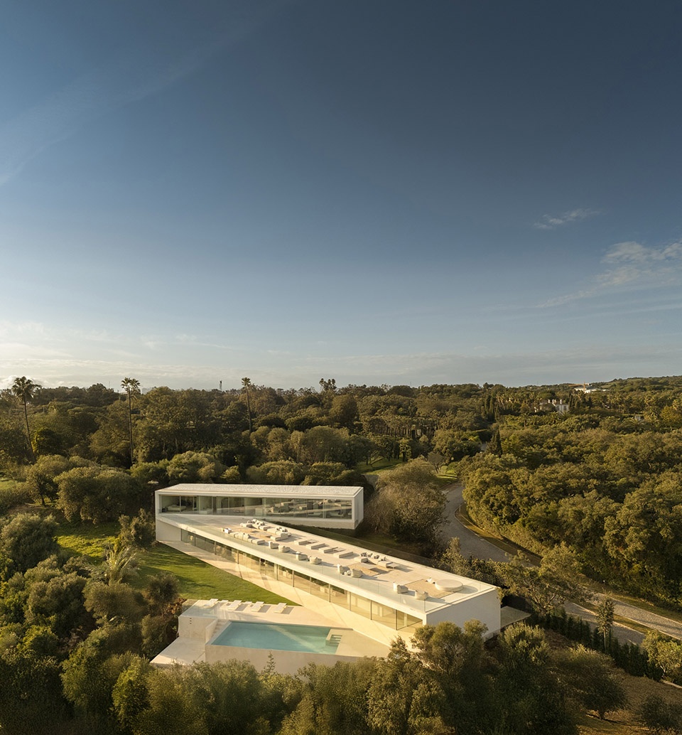 villa 95 in sotogrande by fran silvestre arquitectos
