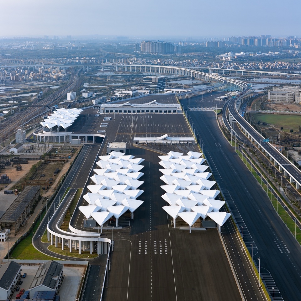 Haikou New Port Area Second Tier Customs Cargo Inspection Facility by CAPOL Design Group