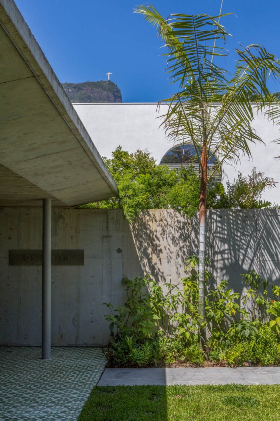 Itauna House by Siqueira Azul Architecture