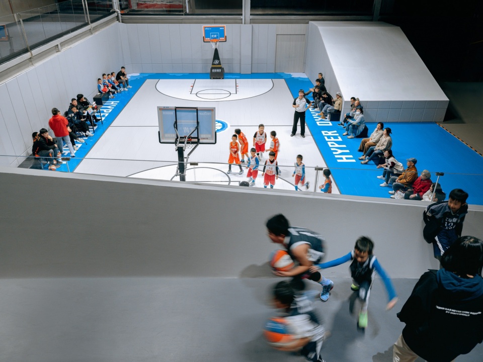 Sports socialization center on Furniture City HYPER OXGEN by officePROJECT