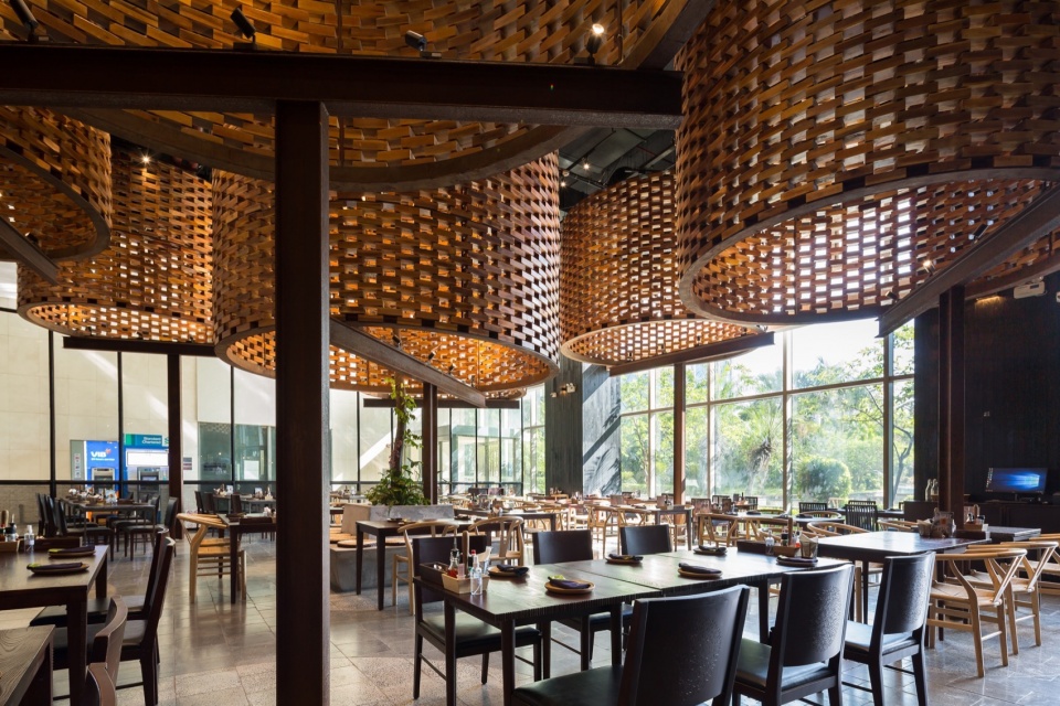 pizza 4ps restaurant landmark 72 by oddo architects