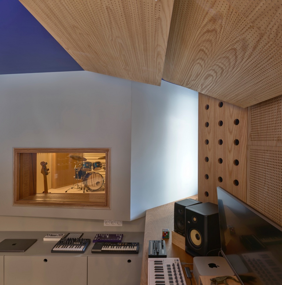 Ring Music Studio Living Room by Uygur Architects