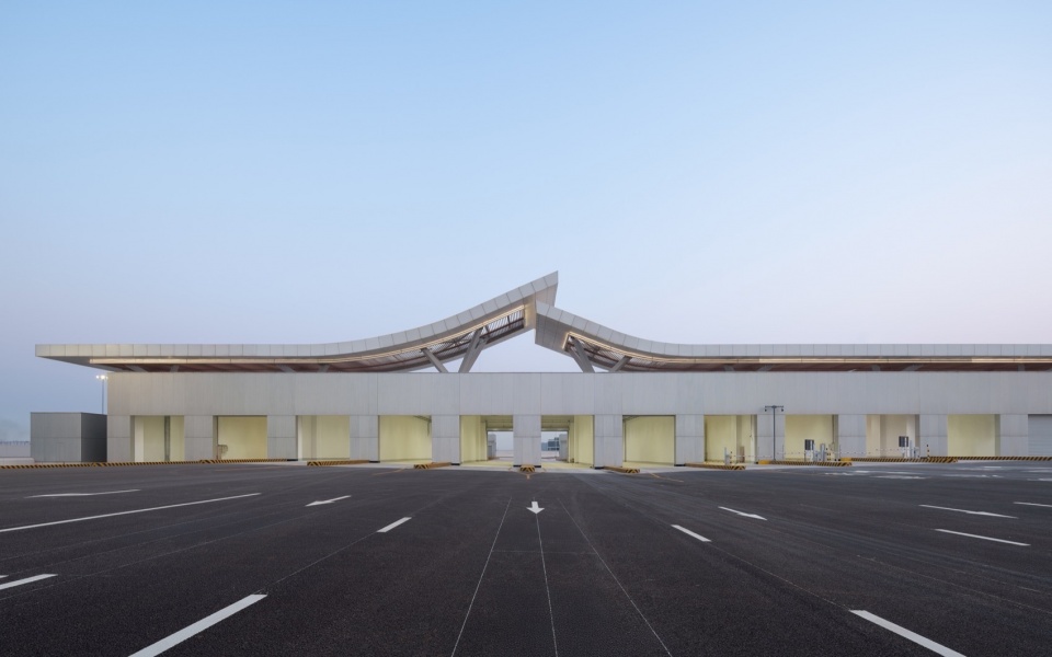 Haikou New Port Area Second Tier Customs Cargo Inspection Facility by CAPOL Design Group