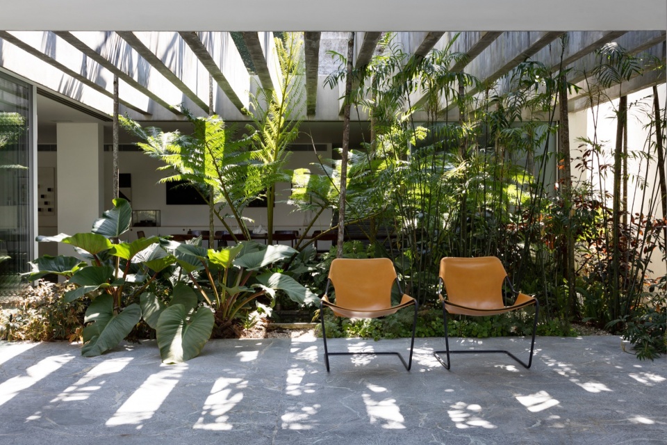Itauna House by Siqueira Azul Architecture