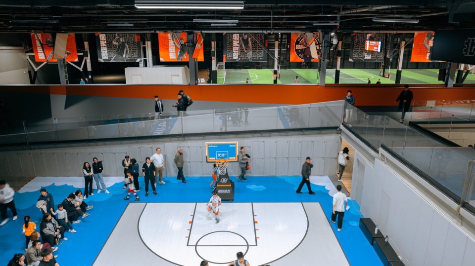 Sports socialization center on Furniture City HYPER OXGEN by officePROJECT