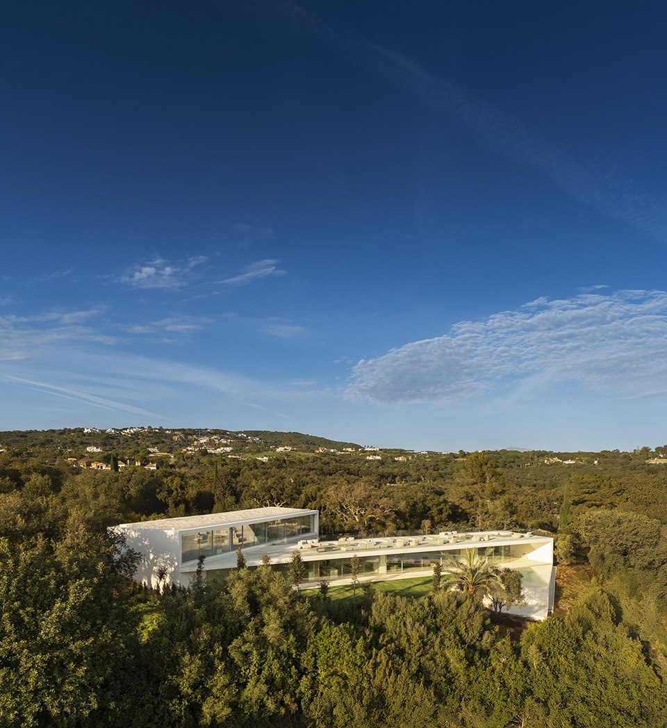 villa 95 in sotogrande by fran silvestre arquitectos