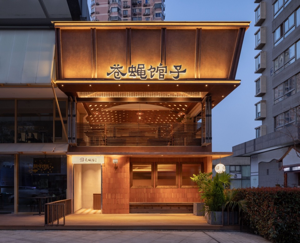 夜晚的外立面 Exterior facade at night©黑水