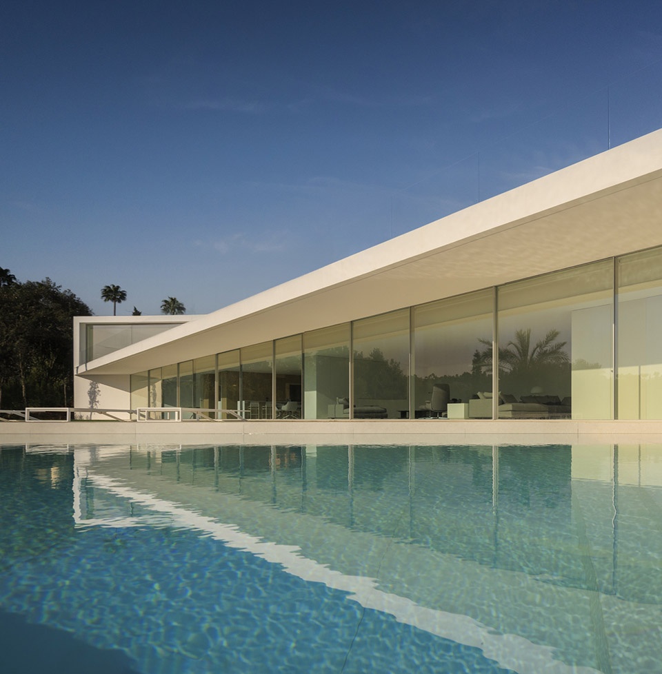 villa 95 in sotogrande by fran silvestre arquitectos