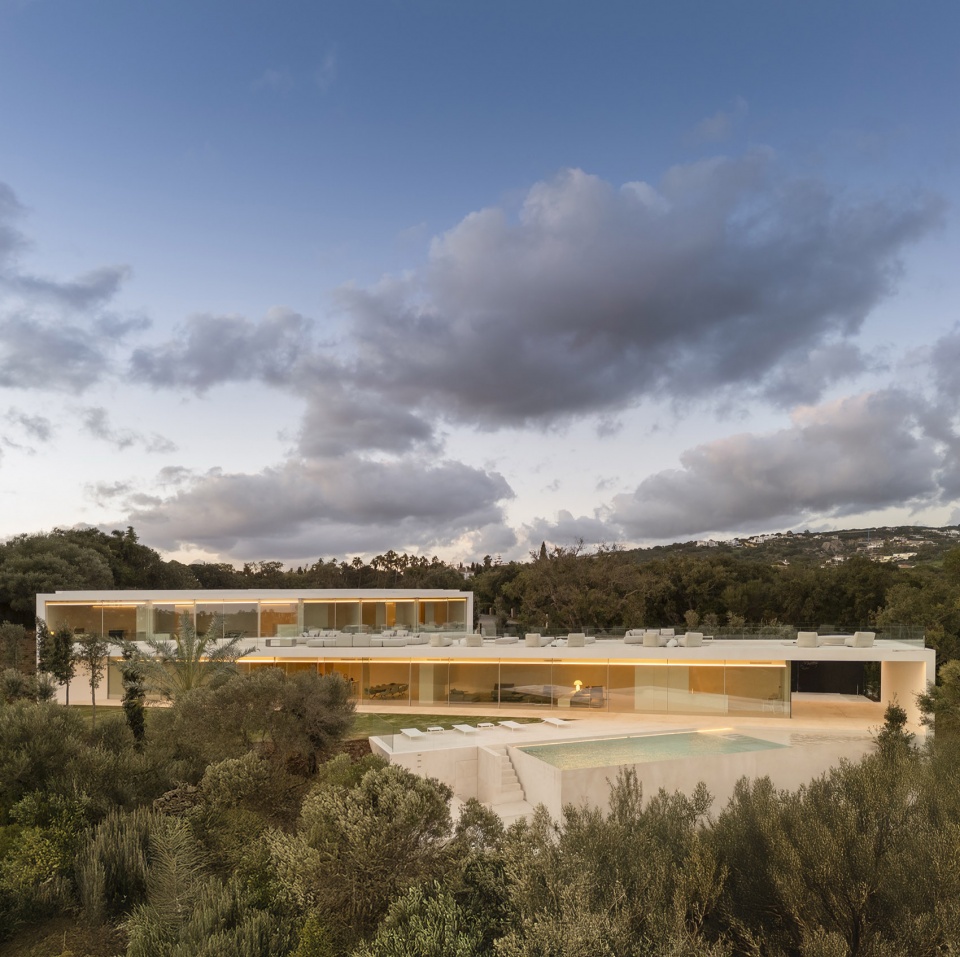 villa 95 in sotogrande by fran silvestre arquitectos