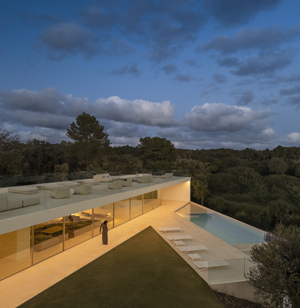 villa 95 in sotogrande by fran silvestre arquitectos