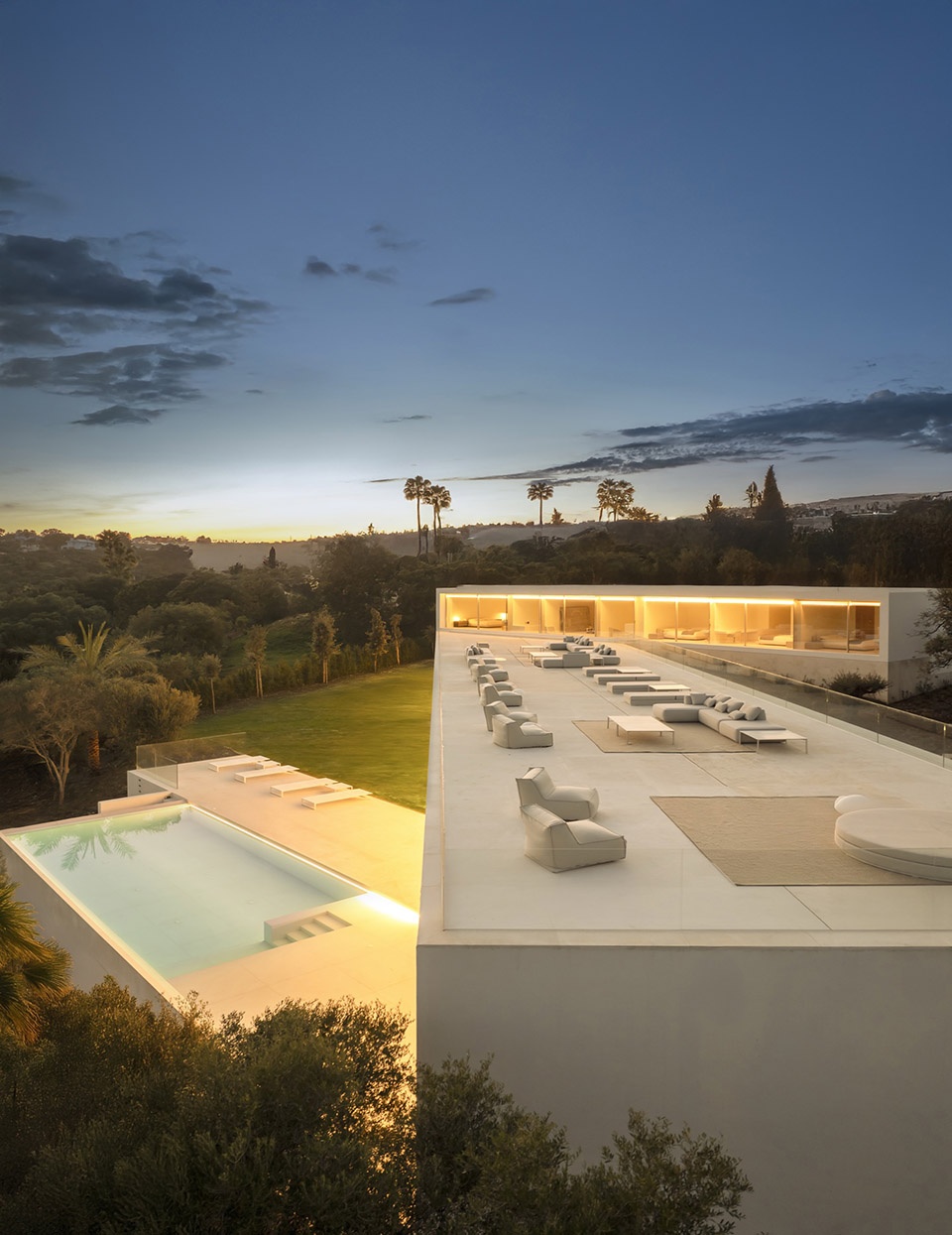 villa 95 in sotogrande by fran silvestre arquitectos