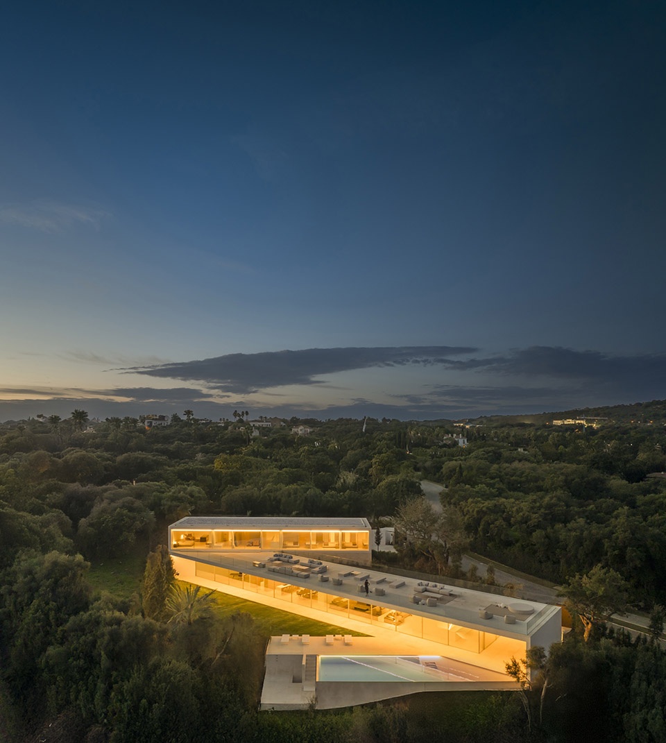 villa 95 in sotogrande by fran silvestre arquitectos