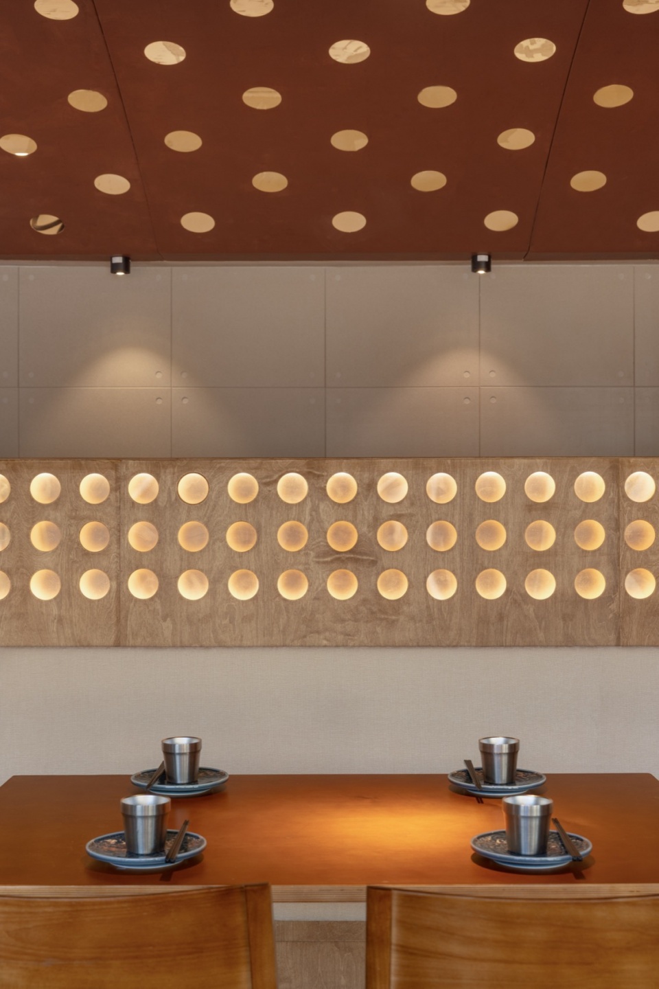 二楼餐区部分 The dining area on the second floor©黑水