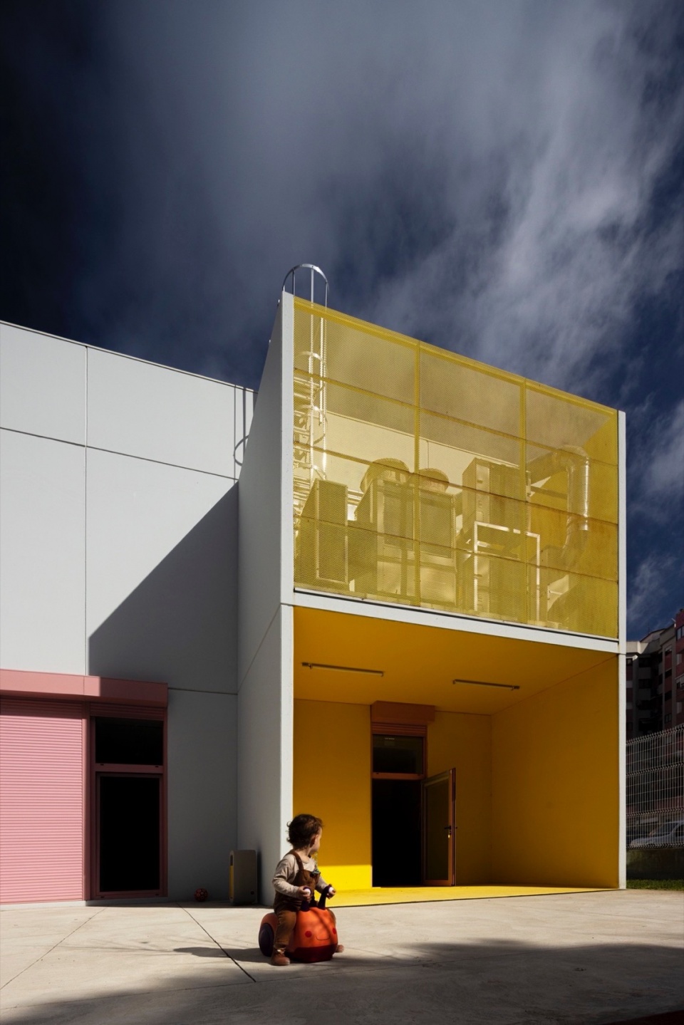 4 Modular Kindergartens in Lisbon by SUMMARY