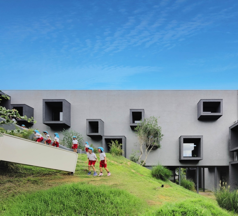 FK Kindergarten and Nursery by HIBINOSEKKEI Youji no Shiro KIDS DESIGN LABO