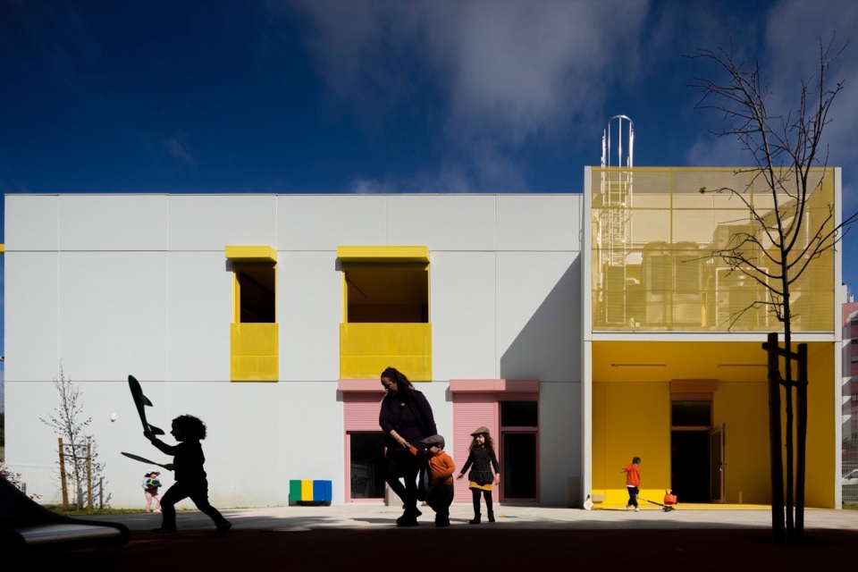 4 Modular Kindergartens in Lisbon by SUMMARY