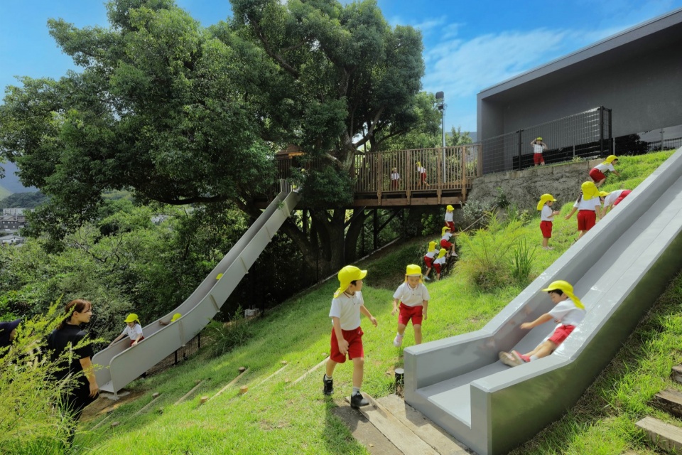 FK Kindergarten and Nursery by HIBINOSEKKEI Youji no Shiro KIDS DESIGN LABO