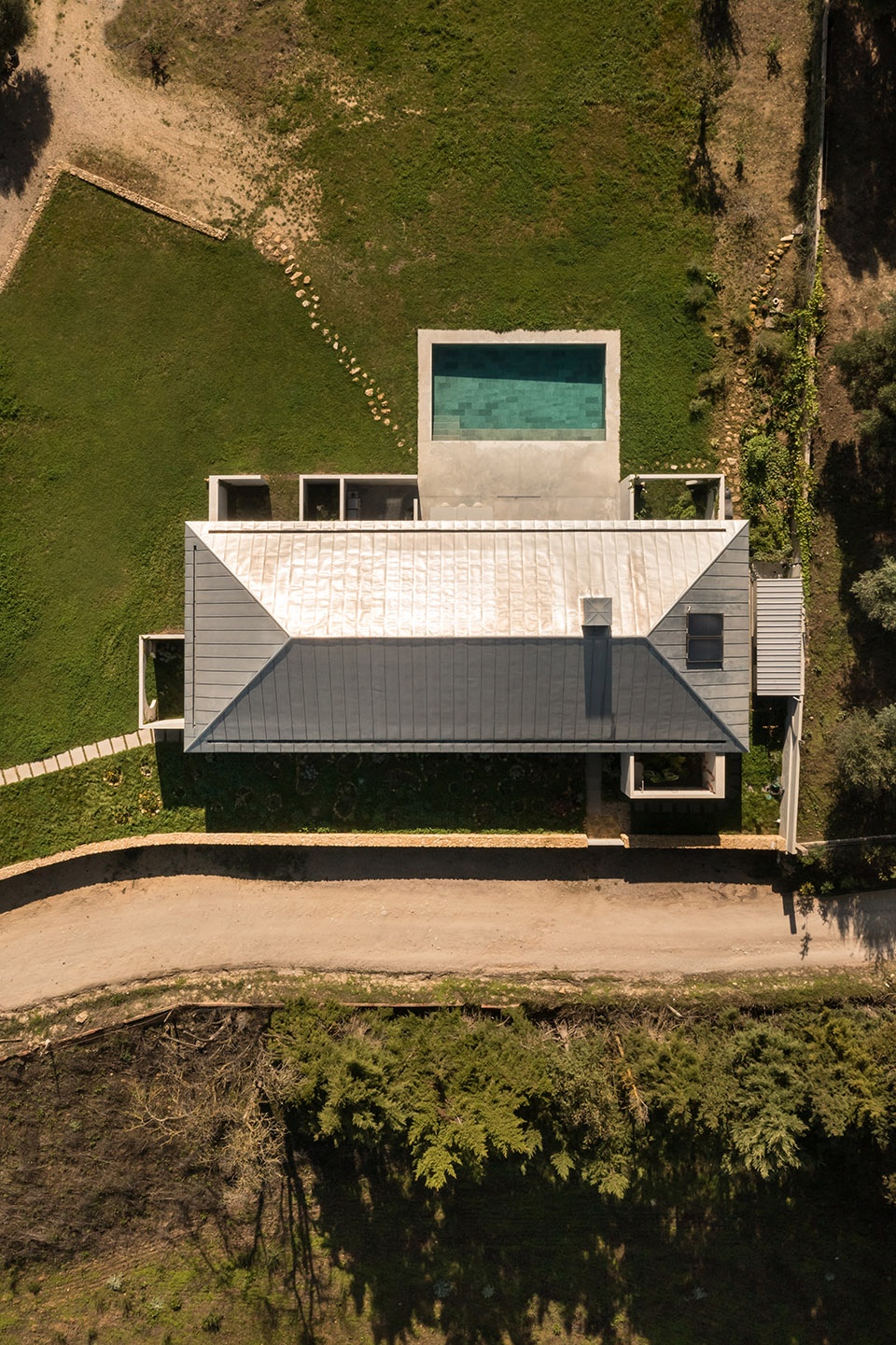 house in serra do louro by joao completo cimbre