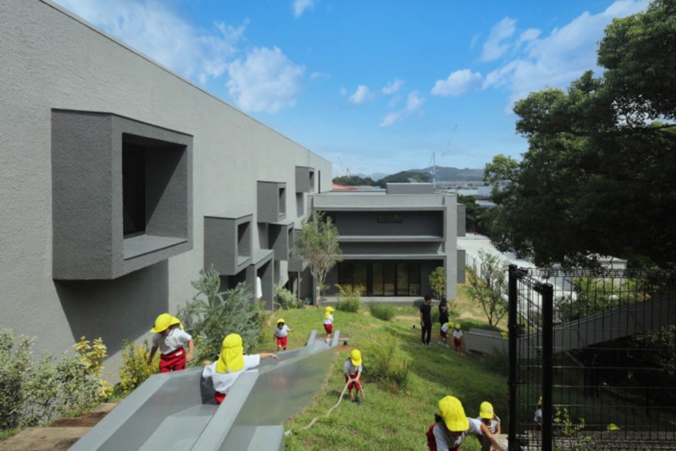 FK Kindergarten and Nursery by HIBINOSEKKEI Youji no Shiro KIDS DESIGN LABO