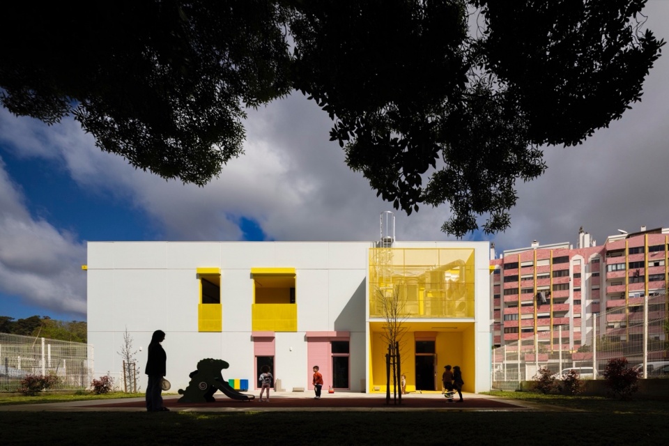 4 Modular Kindergartens in Lisbon by SUMMARY