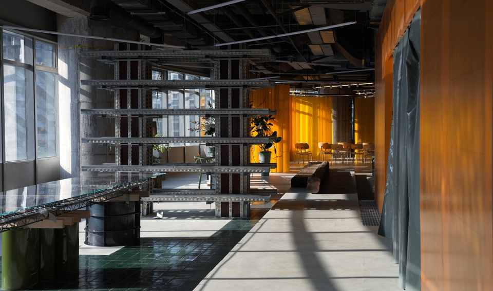 889glo art space by spactrum