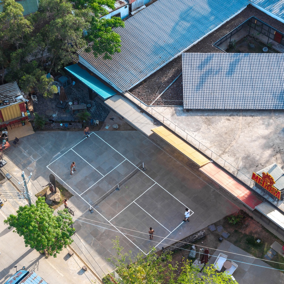 earth hugging duke plaza by edge architect