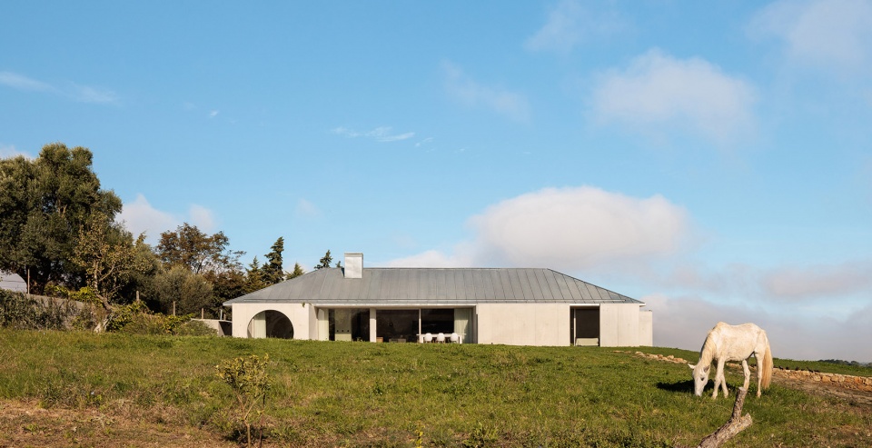 house in serra do louro by joao completo cimbre