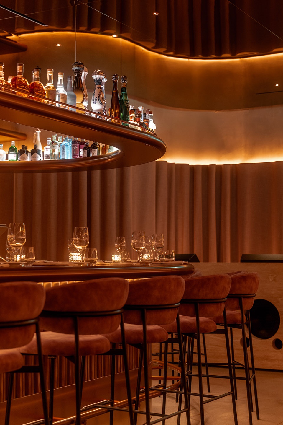 mr porter steakhouse bar lounge by baranowitz kronenberg