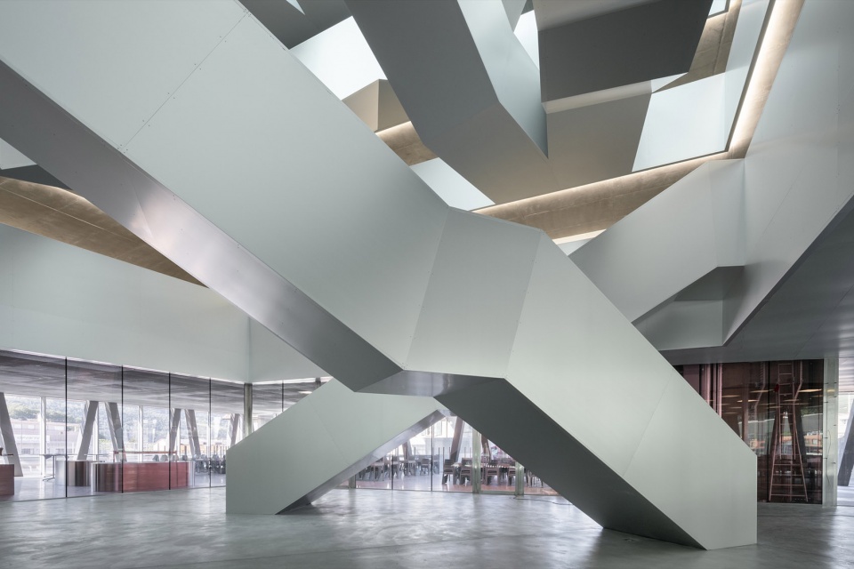 sierre business and general education school by bonnard woeffray architectes