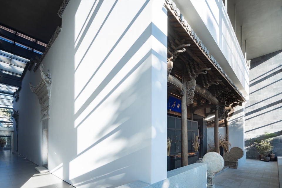 AVIVA DALI Consciousness Theatre by Reborn Design