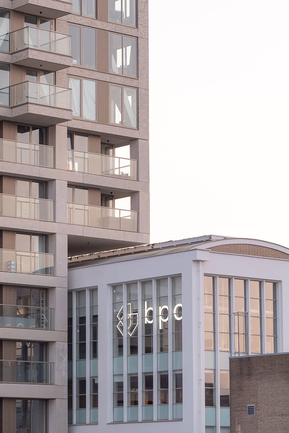 fresh residential tower by kaan architecten