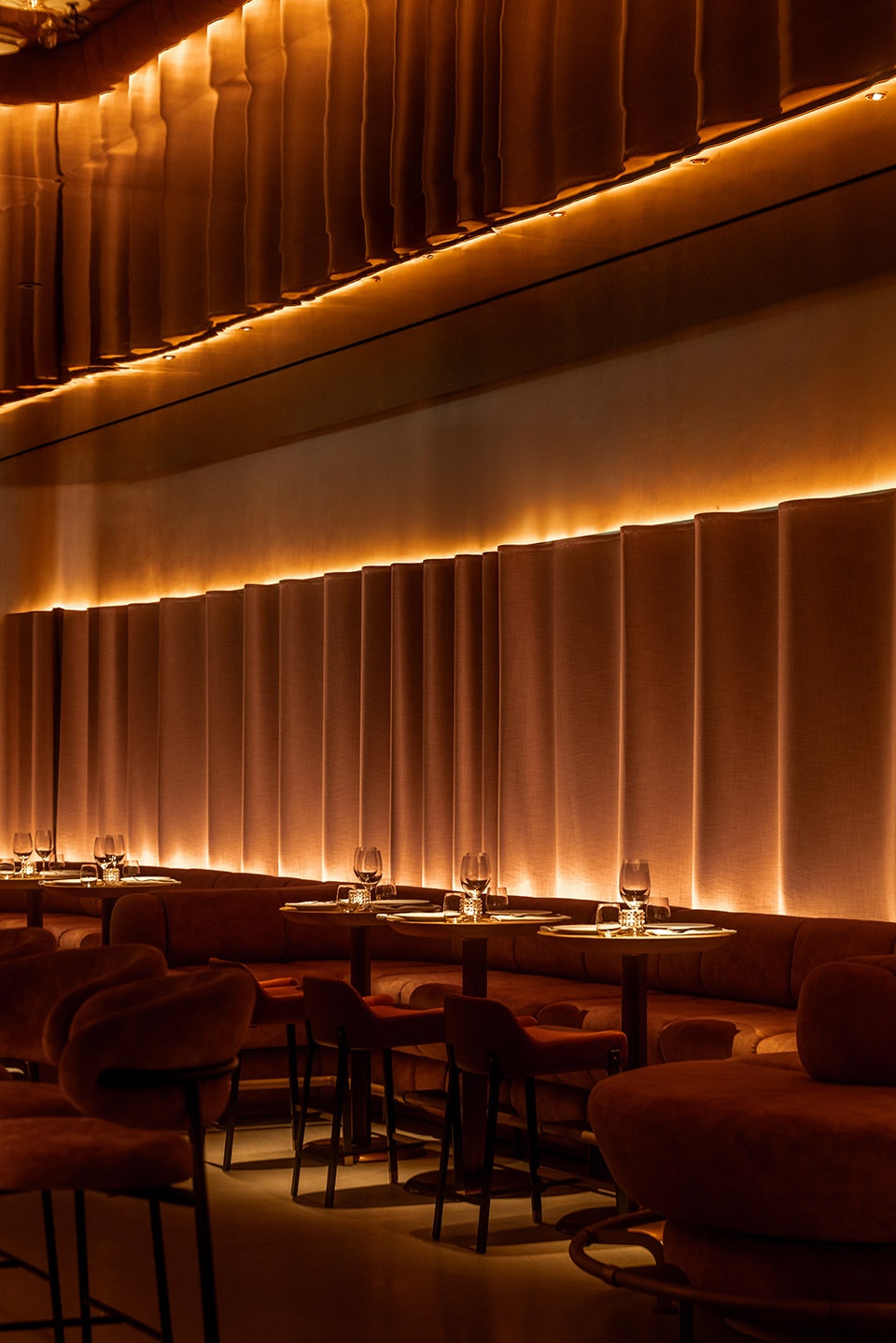 mr porter steakhouse bar lounge by baranowitz kronenberg