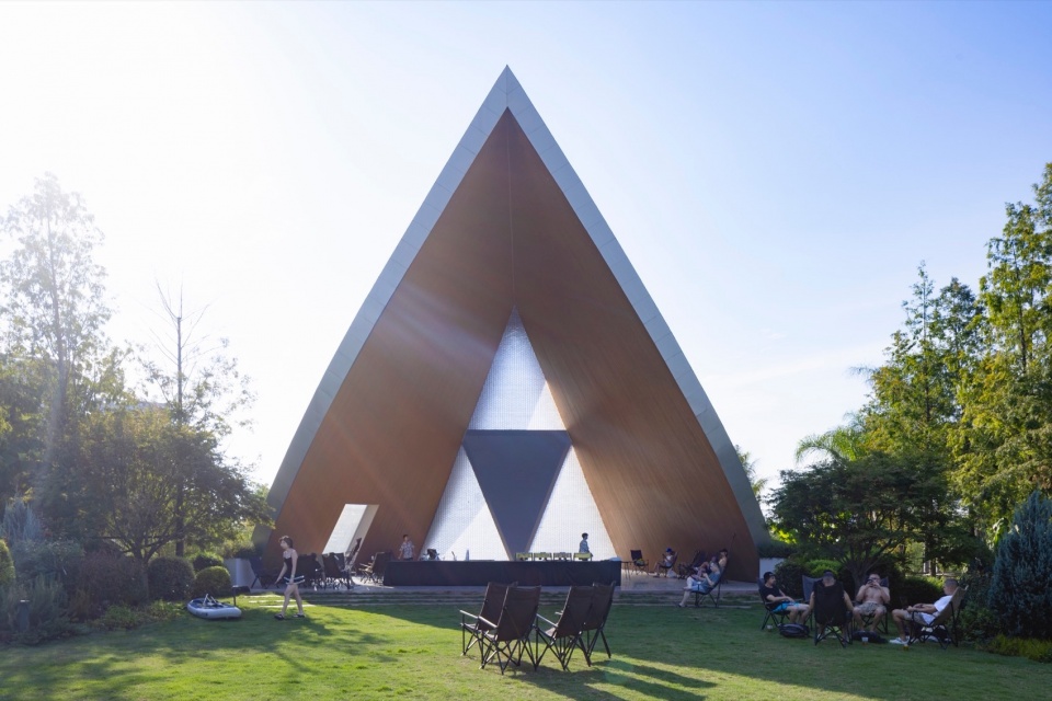 Luxelakes Edenland by DL Atelier