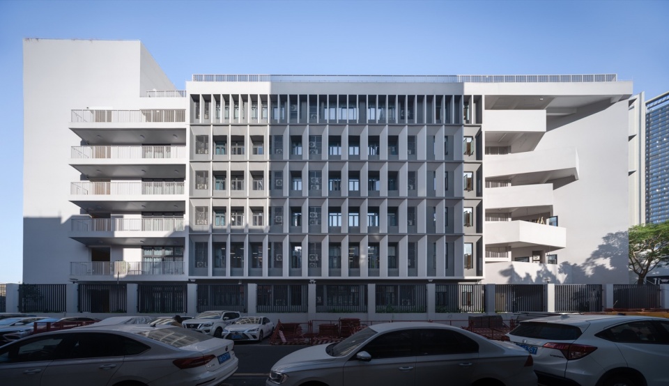 The Minzhi Campus of Shenzhen Longhua Senior High School Education Group by Yuanism Architects SUIADR