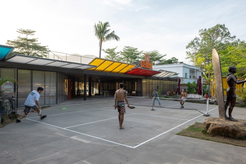 earth hugging duke plaza by edge architect