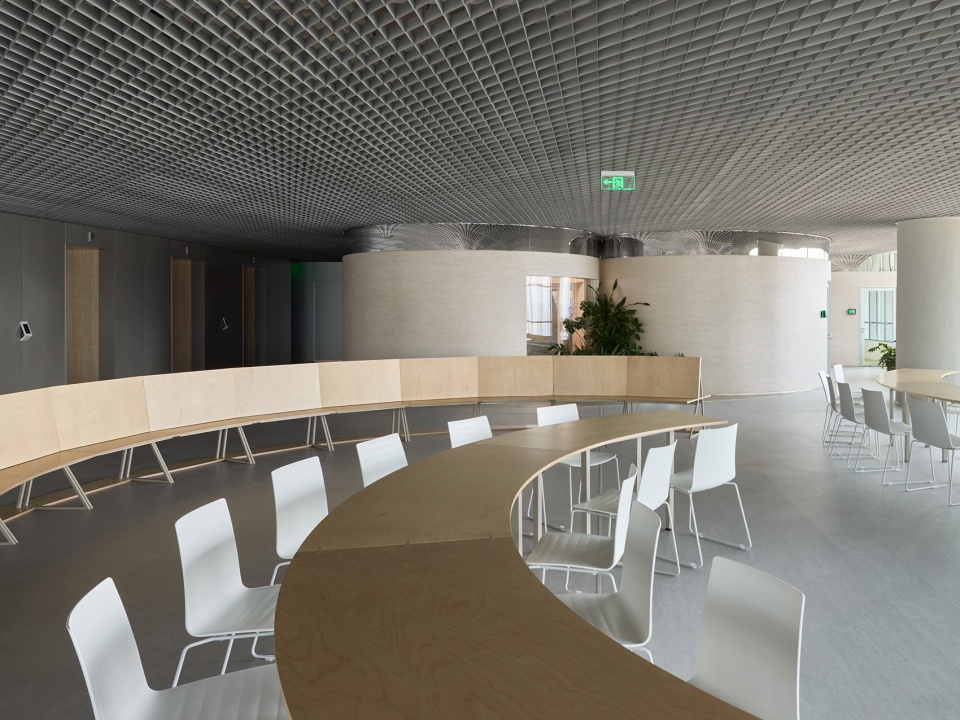 interior design for an asset management company by hcch studio