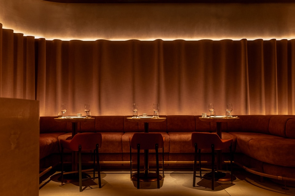 mr porter steakhouse bar lounge by baranowitz kronenberg
