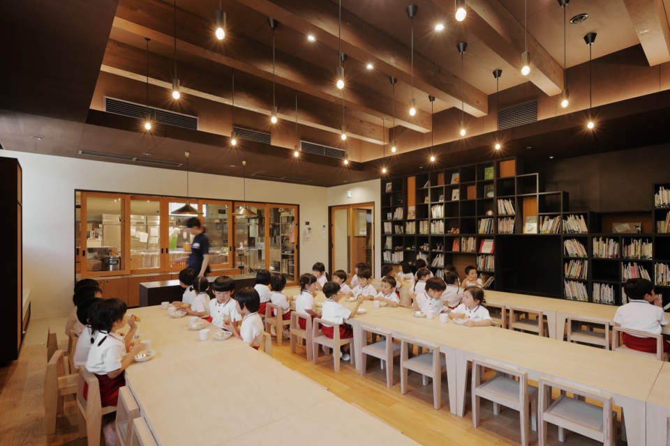 FK Kindergarten and Nursery by HIBINOSEKKEI Youji no Shiro KIDS DESIGN LABO