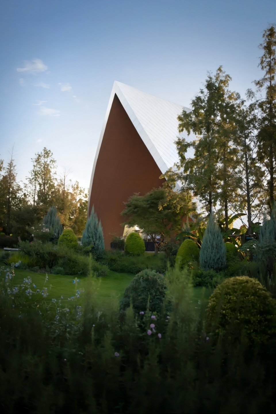 Luxelakes Edenland by DL Atelier