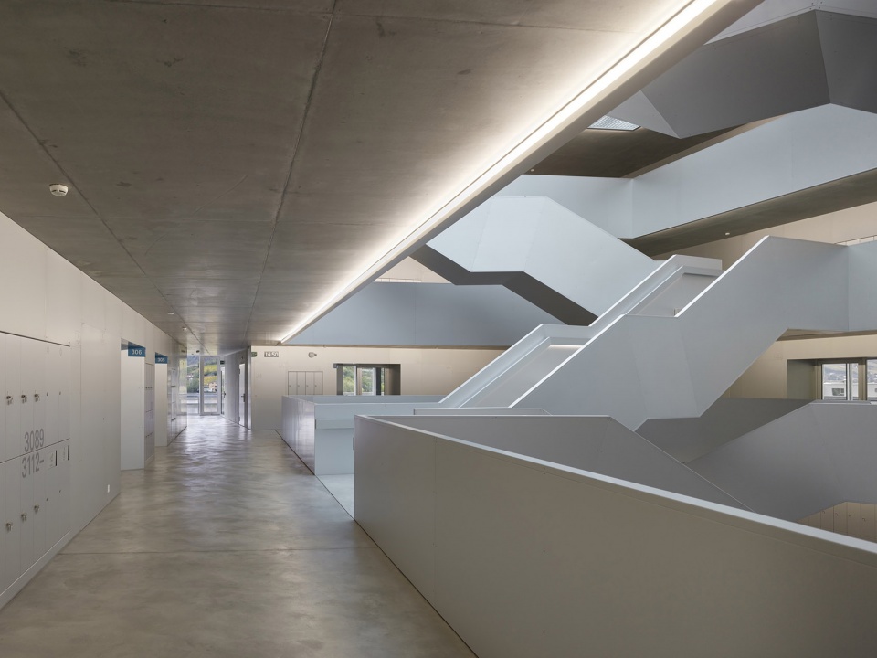 sierre business and general education school by bonnard woeffray architectes