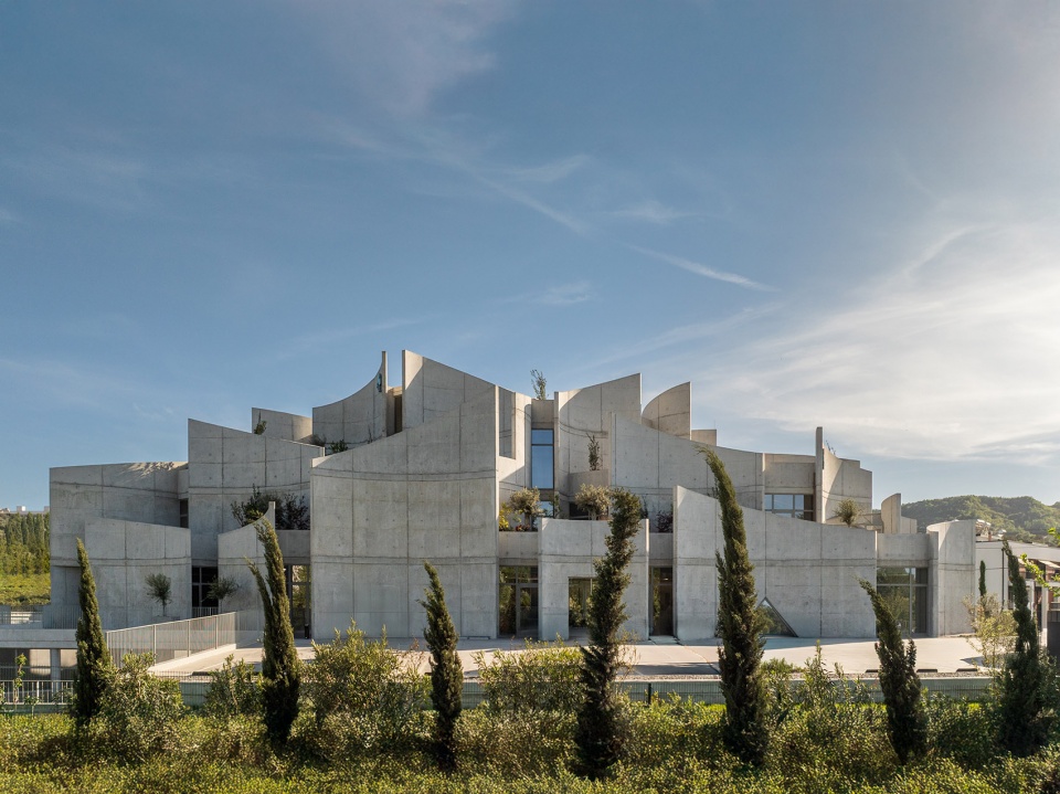veterinary hospital by davide macullo architects