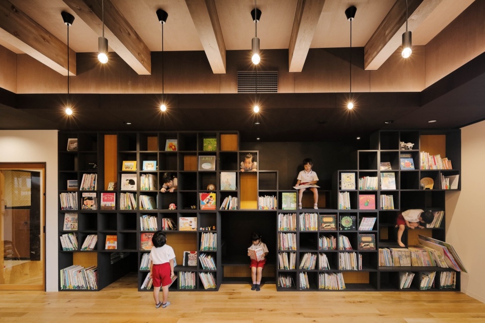 FK Kindergarten and Nursery by HIBINOSEKKEI Youji no Shiro KIDS DESIGN LABO