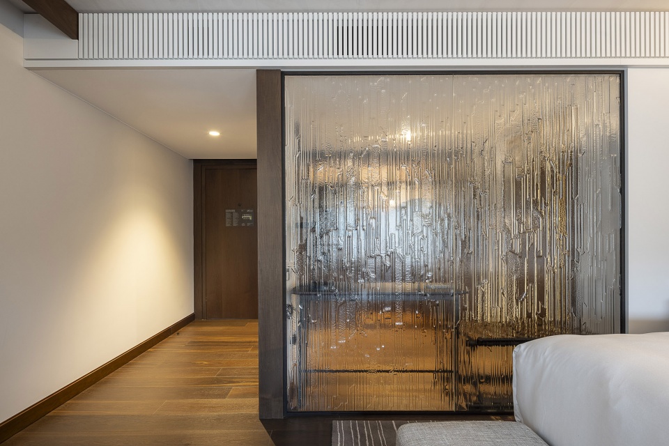 fairmont golden prague glass wall by lasvit